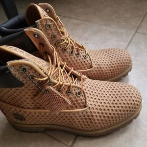 (SOLD) Timberland boots
